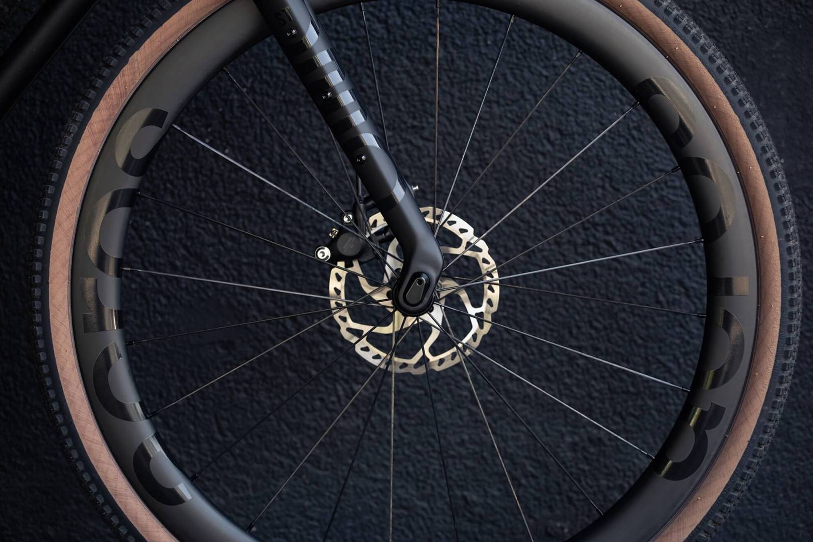 acros_allroad-disc-carbon-wheelset_Launch_3_rechts