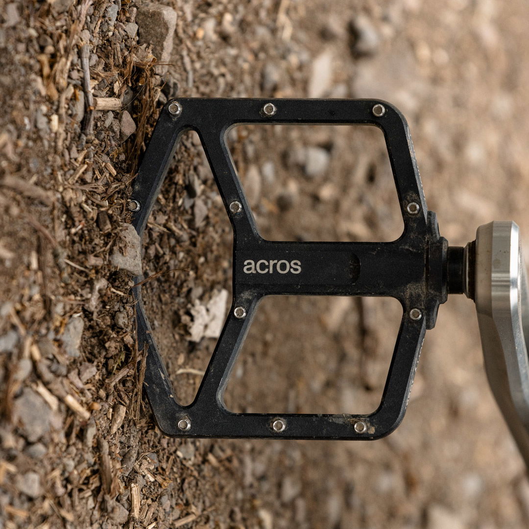 acros-home-flatpedal-1