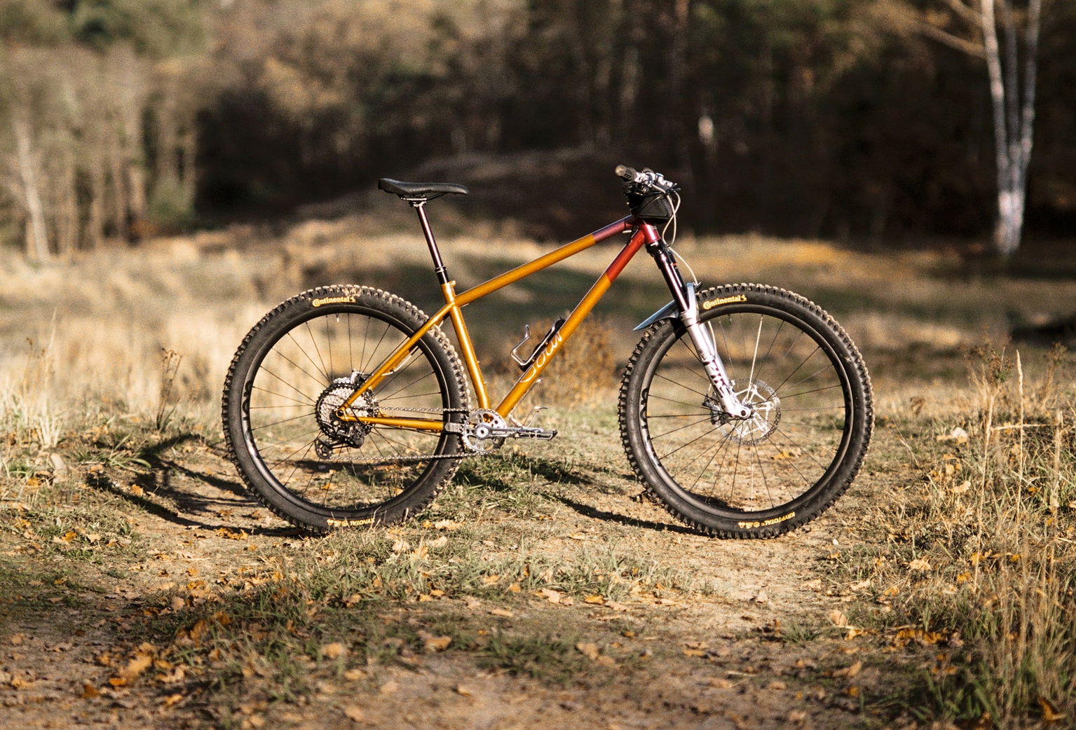 Sour-Crumble-acros-bikeportrait-2023_web-2