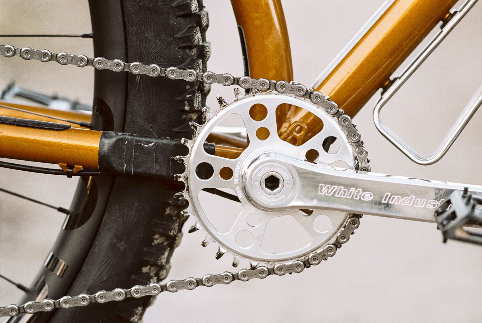 Sour-Crumble-acros-bikeportrait-2023_web-22