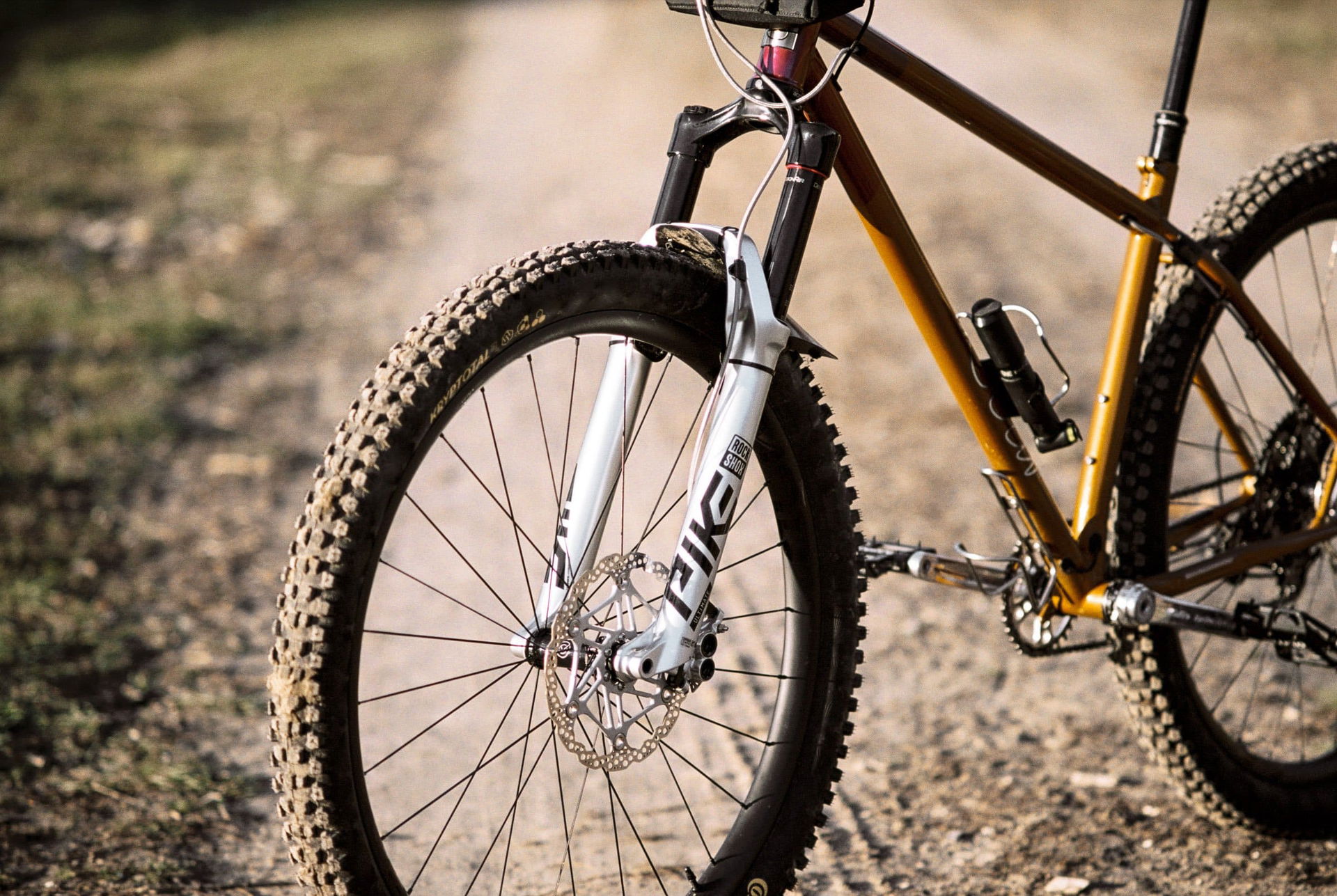 Sour-Crumble-acros-bikeportrait-2023_web-8