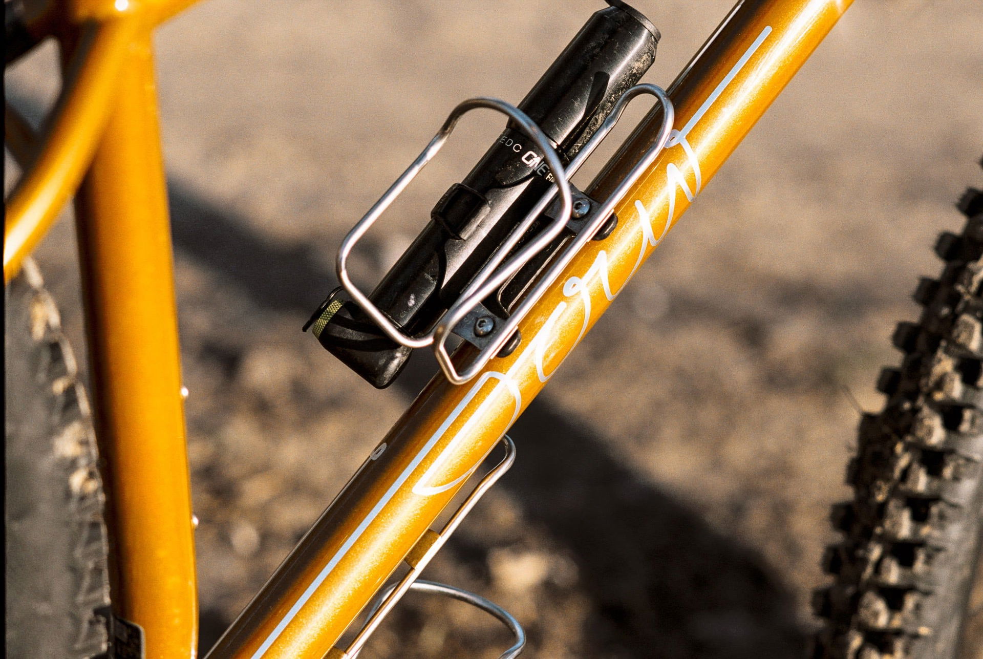 Sour-Crumble-acros-bikeportrait-2023_web-5