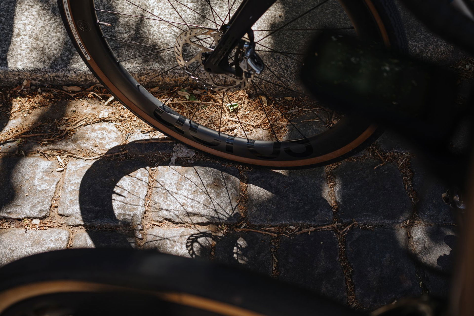 acros_allroad-laufradsatz_kopfsteinpflaster